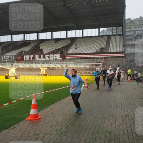 07.12.2025 - St. Pauli X-Mass-Run No. 15 Fabian Wolf http://msf.ph/oto/9392796 07.12.2025 10:13:11 Ziel 80, 1044, 1126, 1397, 1733, 2711, 2712, 3588, 3589, 4081, 4082, 4083, 4487, 4664 meine-sportfotos.de