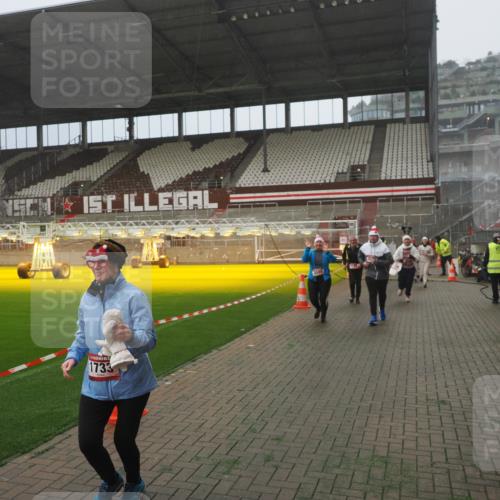 07.12.2025 - St. Pauli X-Mass-Run No. 15 Fabian Wolf http://msf.ph/oto/9392801 07.12.2025 10:13:12 Ziel 1044, 1126, 1397, 1733, 2711, 2712, 3588, 3589, 4081, 4082, 4083, 4664 meine-sportfotos.de
