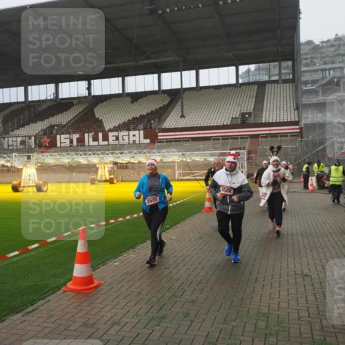 07.12.2025 - St. Pauli X-Mass-Run No. 15 Fabian Wolf http://msf.ph/oto/9392803 07.12.2025 10:13:14 Ziel 1044, 1126, 1397, 1733, 2711, 2712, 3588, 3589, 4081, 4082, 4083, 4664 meine-sportfotos.de