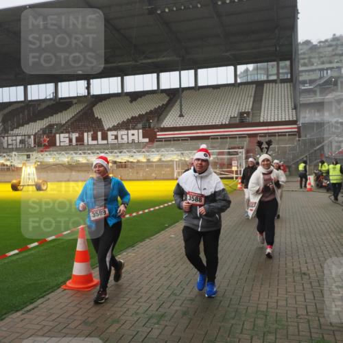 07.12.2025 - St. Pauli X-Mass-Run No. 15 Fabian Wolf http://msf.ph/oto/9392807 07.12.2025 10:13:15 Ziel 1044, 1126, 1397, 1733, 2711, 2712, 3588, 3589, 4081, 4082, 4083, 4664 meine-sportfotos.de