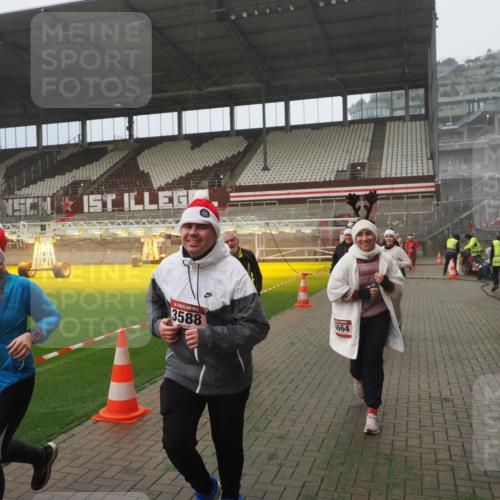 07.12.2025 - St. Pauli X-Mass-Run No. 15 Fabian Wolf http://msf.ph/oto/9392811 07.12.2025 10:13:16 Ziel 1044, 1062, 1126, 1220, 1733, 2711, 2712, 3588, 3589, 4081, 4082, 4083, 4664 meine-sportfotos.de