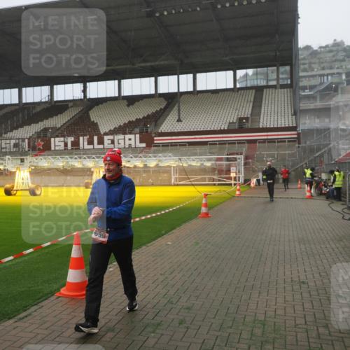 07.12.2025 - St. Pauli X-Mass-Run No. 15 Fabian Wolf http://msf.ph/oto/9392868 07.12.2025 10:13:48 Ziel 88, 1699, 2905, 2951 meine-sportfotos.de