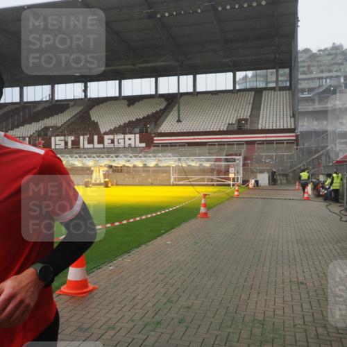 07.12.2025 - St. Pauli X-Mass-Run No. 15 Fabian Wolf http://msf.ph/oto/9392881 07.12.2025 10:13:56 Ziel 1699, 2951, 4371 meine-sportfotos.de