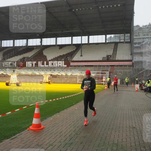 07.12.2025 - St. Pauli X-Mass-Run No. 15 Fabian Wolf http://msf.ph/oto/9392891 07.12.2025 10:14:08 Ziel 3243, 4371, 4502, 4526 meine-sportfotos.de