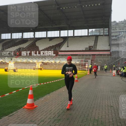07.12.2025 - St. Pauli X-Mass-Run No. 15 Fabian Wolf http://msf.ph/oto/9392892 07.12.2025 10:14:08 Ziel 3243, 4371, 4502, 4526 meine-sportfotos.de