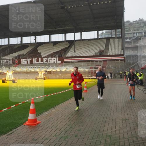 07.12.2025 - St. Pauli X-Mass-Run No. 15 Fabian Wolf http://msf.ph/oto/9392905 07.12.2025 10:14:19 Ziel 174, 352, 3243, 4489, 4502, 4526, 4545 meine-sportfotos.de