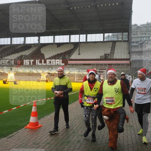 07.12.2025 - St. Pauli X-Mass-Run No. 15 Fabian Wolf http://msf.ph/oto/9392952 07.12.2025 10:14:42 Ziel 1158, 2564, 2617, 2618, 2864, 3481, 3565, 4508 meine-sportfotos.de