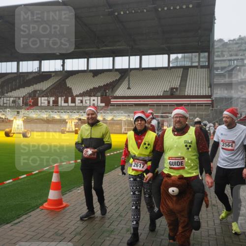07.12.2025 - St. Pauli X-Mass-Run No. 15 Fabian Wolf http://msf.ph/oto/9392953 07.12.2025 10:14:42 Ziel 1158, 2564, 2617, 2618, 2864, 3481, 3565, 4508 meine-sportfotos.de