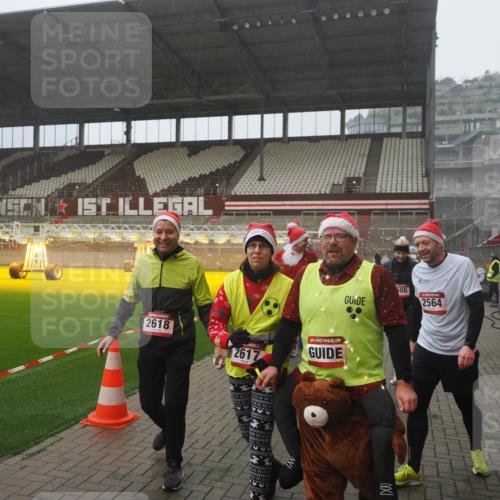 07.12.2025 - St. Pauli X-Mass-Run No. 15 Fabian Wolf http://msf.ph/oto/9392955 07.12.2025 10:14:42 Ziel 1158, 2564, 2617, 2618, 2864, 3481, 3565, 4508 meine-sportfotos.de