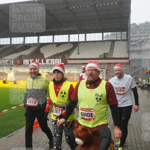 07.12.2025 - St. Pauli X-Mass-Run No. 15 Fabian Wolf http://msf.ph/oto/9392957 07.12.2025 10:14:43 Ziel 2564, 2617, 2618, 2864, 3481, 3565, 4508 meine-sportfotos.de