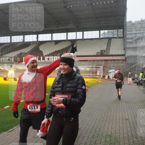 07.12.2025 - St. Pauli X-Mass-Run No. 15 Fabian Wolf http://msf.ph/oto/9392972 07.12.2025 10:14:46 Ziel 2564, 2617, 2864, 3481, 3565, 4508 meine-sportfotos.de