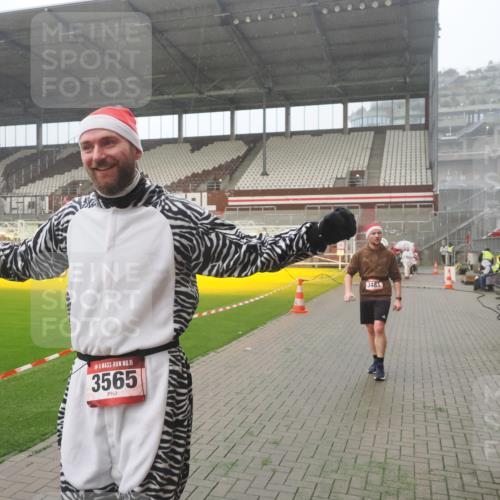 07.12.2025 - St. Pauli X-Mass-Run No. 15 Fabian Wolf http://msf.ph/oto/9392982 07.12.2025 10:14:48 Ziel 1363, 1867, 1869, 1873, 3481, 3565, 4508 meine-sportfotos.de