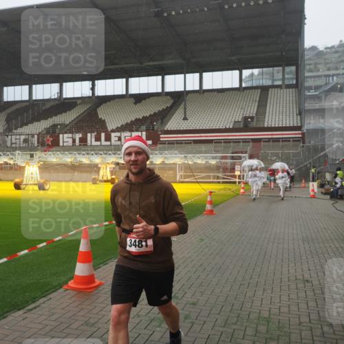 07.12.2025 - St. Pauli X-Mass-Run No. 15 Fabian Wolf http://msf.ph/oto/9392992 07.12.2025 10:14:51 Ziel 1363, 1867, 1869, 1873, 3481, 3565, 4001, 4004 meine-sportfotos.de