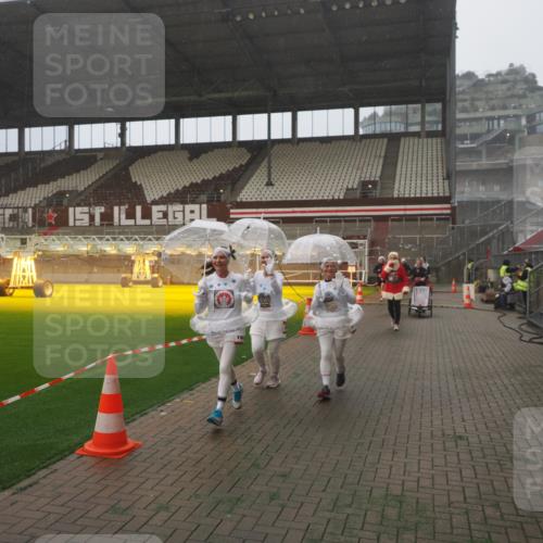 07.12.2025 - St. Pauli X-Mass-Run No. 15 Fabian Wolf http://msf.ph/oto/9393005 07.12.2025 10:14:56 Ziel 762, 1363, 1867, 1869, 1873, 2883, 2891, 3481, 4001, 4004 meine-sportfotos.de