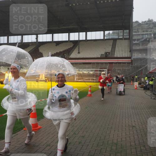 07.12.2025 - St. Pauli X-Mass-Run No. 15 Fabian Wolf http://msf.ph/oto/9393013 07.12.2025 10:14:58 Ziel 762, 1363, 1867, 1869, 1873, 2883, 2891, 3741, 4001, 4004 meine-sportfotos.de