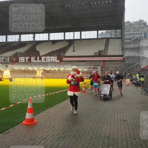 07.12.2025 - St. Pauli X-Mass-Run No. 15 Fabian Wolf http://msf.ph/oto/9393015 07.12.2025 10:15:00 Ziel 762, 1363, 1867, 1869, 1873, 2883, 2891, 3741, 4001, 4004 meine-sportfotos.de