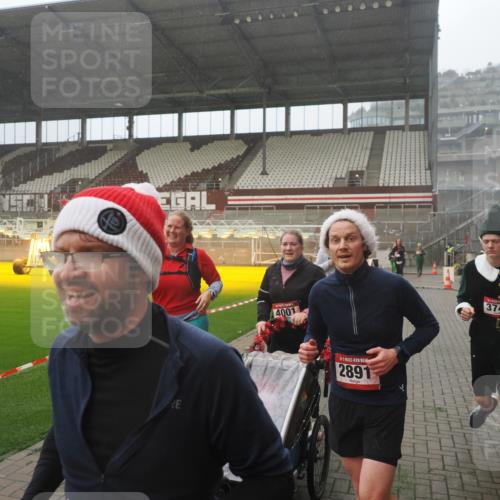 07.12.2025 - St. Pauli X-Mass-Run No. 15 Fabian Wolf http://msf.ph/oto/9393029 07.12.2025 10:15:03 Ziel 308, 762, 1363, 1867, 1869, 1873, 2883, 2891, 3741, 4001, 4004 meine-sportfotos.de
