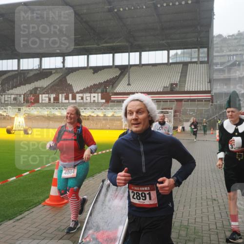 07.12.2025 - St. Pauli X-Mass-Run No. 15 Fabian Wolf http://msf.ph/oto/9393030 07.12.2025 10:15:03 Ziel 308, 762, 1363, 1867, 1869, 1873, 2883, 2891, 3741, 4001, 4004 meine-sportfotos.de