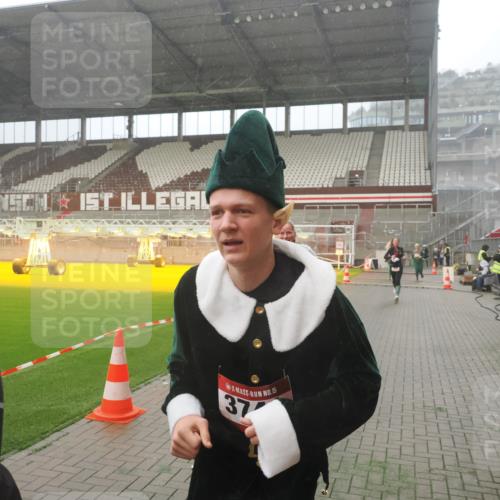07.12.2025 - St. Pauli X-Mass-Run No. 15 Fabian Wolf http://msf.ph/oto/9393037 07.12.2025 10:15:05 Ziel 308, 762, 1363, 1867, 1869, 1873, 2666, 2667, 2668, 2883, 2891, 3741, 4001, 4004 meine-sportfotos.de