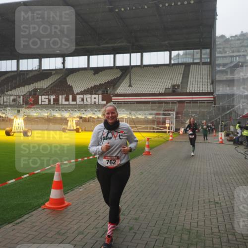 07.12.2025 - St. Pauli X-Mass-Run No. 15 Fabian Wolf http://msf.ph/oto/9393041 07.12.2025 10:15:06 Ziel 308, 762, 1363, 1867, 1869, 1873, 2666, 2667, 2668, 2883, 2891, 3741, 4001, 4004 meine-sportfotos.de