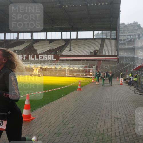 07.12.2025 - St. Pauli X-Mass-Run No. 15 Fabian Wolf http://msf.ph/oto/9393049 07.12.2025 10:15:09 Ziel 308, 438, 762, 2666, 2667, 2668, 2883, 2891, 3741, 4001, 4004 meine-sportfotos.de