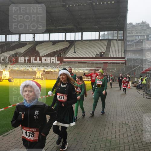 07.12.2025 - St. Pauli X-Mass-Run No. 15 Fabian Wolf http://msf.ph/oto/9393060 07.12.2025 10:15:18 Ziel 308, 431, 436, 438, 1180, 1183, 1885, 2666, 2667, 2668, 3103, 3741, 4494, 4536 meine-sportfotos.de