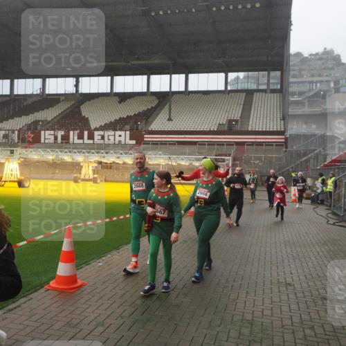 07.12.2025 - St. Pauli X-Mass-Run No. 15 Fabian Wolf http://msf.ph/oto/9393061 07.12.2025 10:15:19 Ziel 308, 431, 436, 438, 1180, 1183, 1885, 2666, 2667, 2668, 3103, 4494, 4536 meine-sportfotos.de