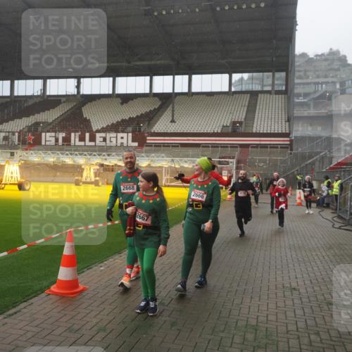07.12.2025 - St. Pauli X-Mass-Run No. 15 Fabian Wolf http://msf.ph/oto/9393063 07.12.2025 10:15:19 Ziel 308, 431, 436, 438, 1180, 1183, 1885, 2666, 2667, 2668, 3103, 4494, 4536 meine-sportfotos.de