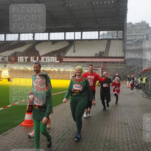 07.12.2025 - St. Pauli X-Mass-Run No. 15 Fabian Wolf http://msf.ph/oto/9393067 07.12.2025 10:15:20 Ziel 308, 431, 436, 438, 1180, 1183, 1885, 2666, 2667, 2668, 3103, 4494, 4536 meine-sportfotos.de