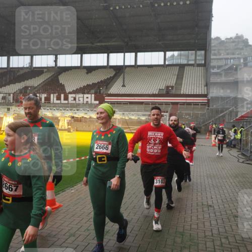 07.12.2025 - St. Pauli X-Mass-Run No. 15 Fabian Wolf http://msf.ph/oto/9393070 07.12.2025 10:15:21 Ziel 308, 431, 436, 438, 1180, 1183, 1885, 2666, 2667, 2668, 3103, 4494, 4536 meine-sportfotos.de