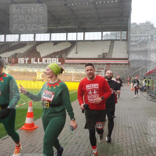 07.12.2025 - St. Pauli X-Mass-Run No. 15 Fabian Wolf http://msf.ph/oto/9393072 07.12.2025 10:15:21 Ziel 308, 431, 436, 438, 1180, 1183, 1885, 2666, 2667, 2668, 3103, 4494, 4536 meine-sportfotos.de