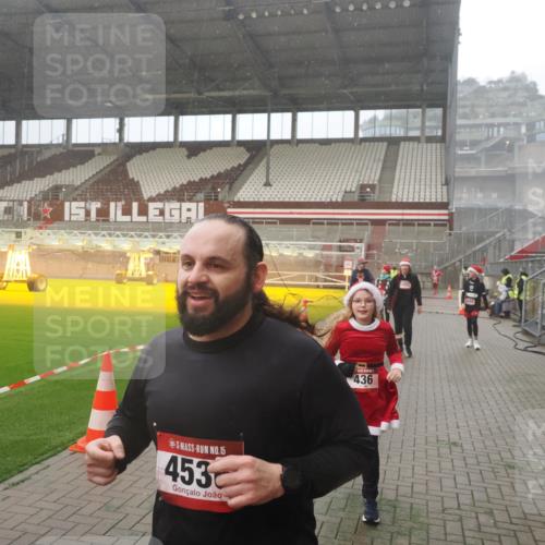 07.12.2025 - St. Pauli X-Mass-Run No. 15 Fabian Wolf http://msf.ph/oto/9393078 07.12.2025 10:15:22 Ziel 308, 431, 436, 438, 1180, 1183, 1885, 2666, 2667, 2668, 3103, 4494, 4536 meine-sportfotos.de