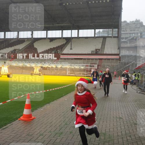 07.12.2025 - St. Pauli X-Mass-Run No. 15 Fabian Wolf http://msf.ph/oto/9393080 07.12.2025 10:15:23 Ziel 431, 436, 438, 1180, 1183, 1885, 2666, 2667, 2668, 3103, 4494, 4536 meine-sportfotos.de