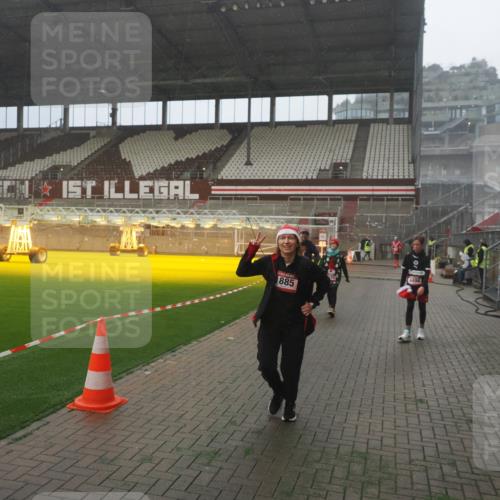 07.12.2025 - St. Pauli X-Mass-Run No. 15 Fabian Wolf http://msf.ph/oto/9393086 07.12.2025 10:15:25 Ziel 431, 436, 438, 1180, 1183, 1885, 3103, 4494, 4536 meine-sportfotos.de