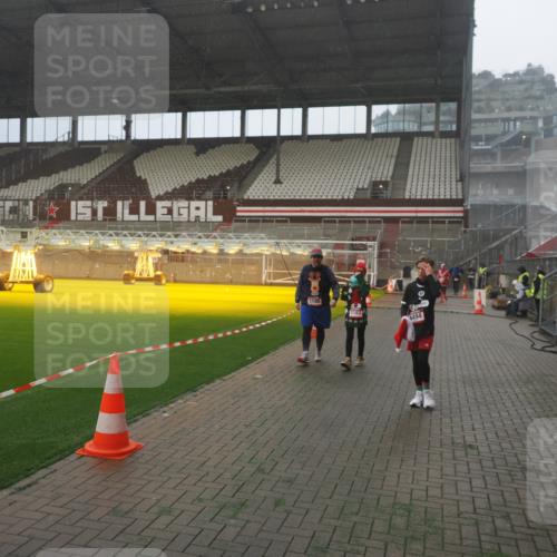 07.12.2025 - St. Pauli X-Mass-Run No. 15 Fabian Wolf http://msf.ph/oto/9393093 07.12.2025 10:15:26 Ziel 431, 436, 438, 1180, 1183, 1885, 3053, 3103, 4494, 4536 meine-sportfotos.de