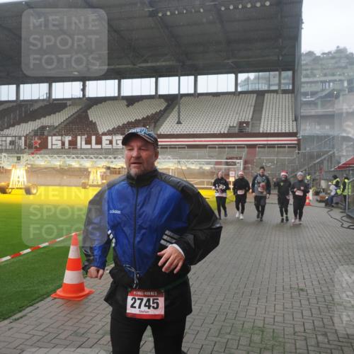 07.12.2025 - St. Pauli X-Mass-Run No. 15 Fabian Wolf http://msf.ph/oto/9393125 07.12.2025 10:15:43 Ziel 2641, 2645, 2652, 2658, 2659, 2745, 3053, 4455 meine-sportfotos.de