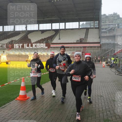 07.12.2025 - St. Pauli X-Mass-Run No. 15 Fabian Wolf http://msf.ph/oto/9393133 07.12.2025 10:15:47 Ziel 2641, 2645, 2652, 2658, 2659, 2745, 4455 meine-sportfotos.de