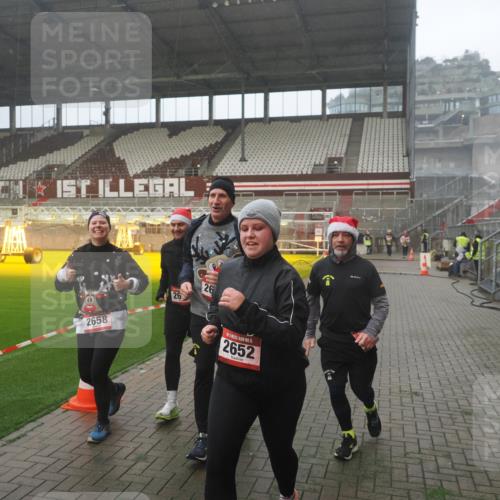 07.12.2025 - St. Pauli X-Mass-Run No. 15 Fabian Wolf http://msf.ph/oto/9393135 07.12.2025 10:15:47 Ziel 2641, 2645, 2652, 2658, 2659, 2745, 4455 meine-sportfotos.de