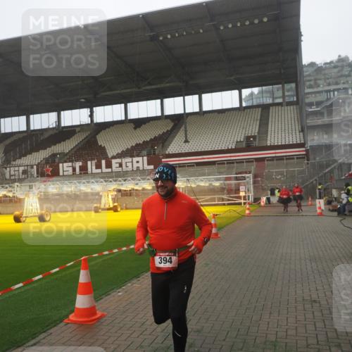 07.12.2025 - St. Pauli X-Mass-Run No. 15 Fabian Wolf http://msf.ph/oto/9393152 07.12.2025 10:16:14 Ziel 394, 1328, 2743 meine-sportfotos.de