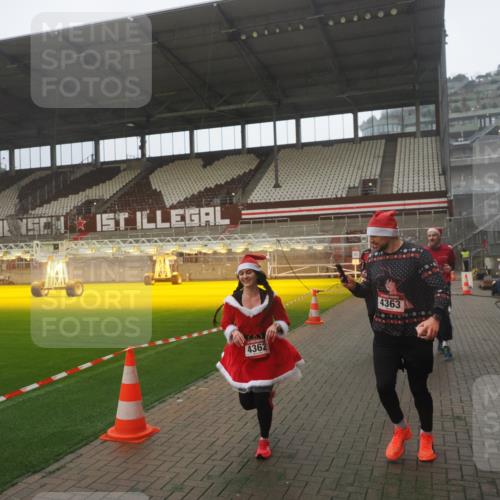07.12.2025 - St. Pauli X-Mass-Run No. 15 Fabian Wolf http://msf.ph/oto/9393185 07.12.2025 10:16:36 Ziel 2185, 2266, 4362, 4363, 4510 meine-sportfotos.de