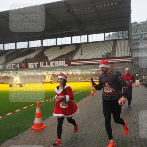 07.12.2025 - St. Pauli X-Mass-Run No. 15 Fabian Wolf http://msf.ph/oto/9393186 07.12.2025 10:16:36 Ziel 2185, 2266, 4362, 4363, 4510 meine-sportfotos.de
