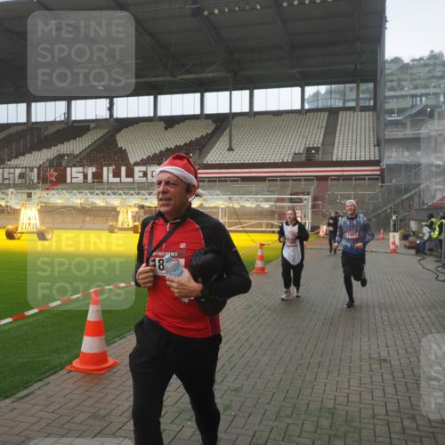 07.12.2025 - St. Pauli X-Mass-Run No. 15 Fabian Wolf http://msf.ph/oto/9393217 07.12.2025 10:16:51 Ziel 1620, 1989, 1997, 2185, 2266, 3633, 4356, 4359, 4769 meine-sportfotos.de