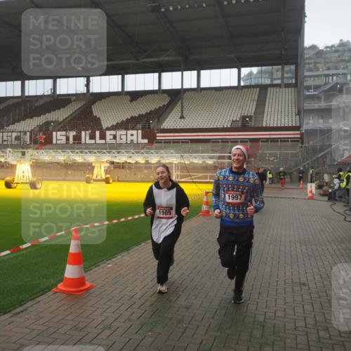 07.12.2025 - St. Pauli X-Mass-Run No. 15 Fabian Wolf http://msf.ph/oto/9393223 07.12.2025 10:16:52 Ziel 1620, 1989, 1997, 3633, 4356, 4359, 4769 meine-sportfotos.de
