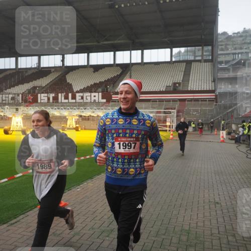 07.12.2025 - St. Pauli X-Mass-Run No. 15 Fabian Wolf http://msf.ph/oto/9393226 07.12.2025 10:16:53 Ziel 1620, 1989, 1997, 2694, 3633, 4356, 4359, 4769 meine-sportfotos.de