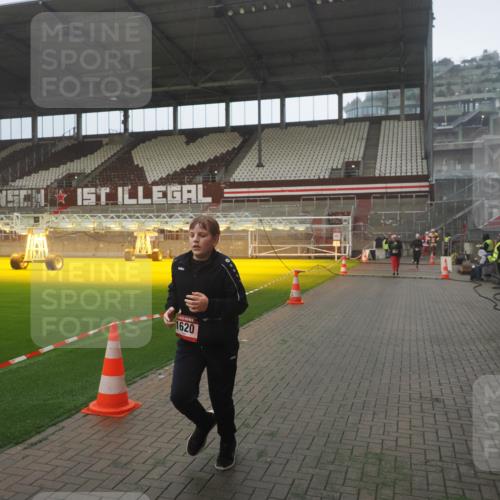 07.12.2025 - St. Pauli X-Mass-Run No. 15 Fabian Wolf http://msf.ph/oto/9393234 07.12.2025 10:16:56 Ziel 1620, 1762, 1989, 1997, 2694, 3633, 4356, 4359, 4769 meine-sportfotos.de