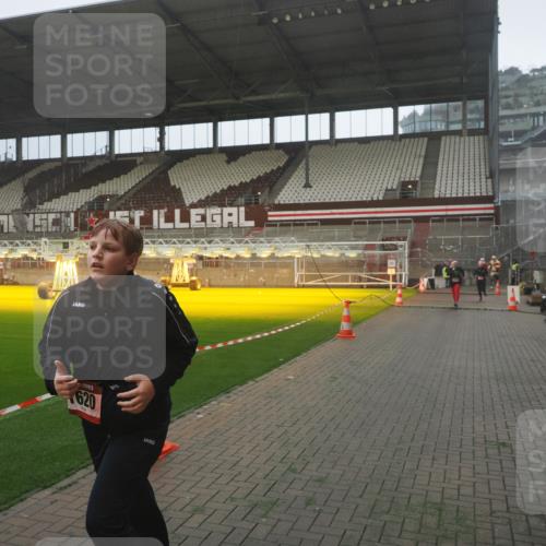 07.12.2025 - St. Pauli X-Mass-Run No. 15 Fabian Wolf http://msf.ph/oto/9393236 07.12.2025 10:16:56 Ziel 1620, 1762, 1989, 1997, 2694, 3633, 4356, 4359, 4769 meine-sportfotos.de