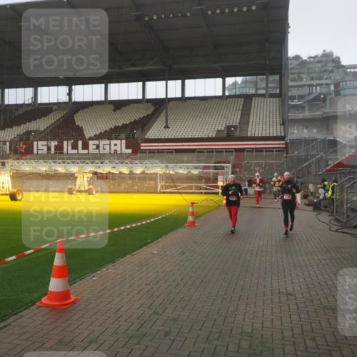 07.12.2025 - St. Pauli X-Mass-Run No. 15 Fabian Wolf http://msf.ph/oto/9393240 07.12.2025 10:17:01 Ziel 1620, 1762, 1989, 1997, 2694, 3229, 3633, 3987, 4356, 4359, 4769 meine-sportfotos.de