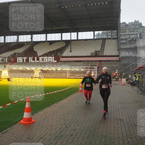07.12.2025 - St. Pauli X-Mass-Run No. 15 Fabian Wolf http://msf.ph/oto/9393249 07.12.2025 10:17:03 Ziel 1620, 1762, 1989, 1997, 2694, 3229, 3987, 4356, 4359, 4769 meine-sportfotos.de
