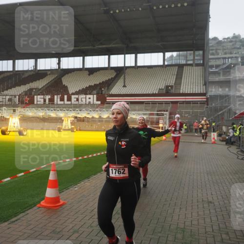 07.12.2025 - St. Pauli X-Mass-Run No. 15 Fabian Wolf http://msf.ph/oto/9393254 07.12.2025 10:17:04 Ziel 1620, 1762, 1989, 1997, 2694, 3229, 3987, 4356, 4359 meine-sportfotos.de