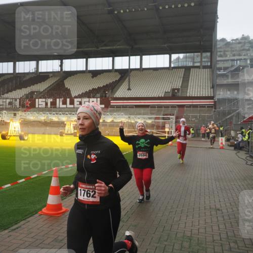 07.12.2025 - St. Pauli X-Mass-Run No. 15 Fabian Wolf http://msf.ph/oto/9393255 07.12.2025 10:17:04 Ziel 1620, 1762, 1989, 1997, 2694, 3229, 3987, 4356, 4359 meine-sportfotos.de